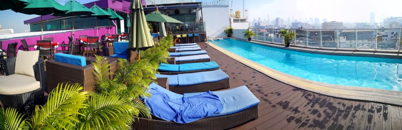 Pool und Bar auf dem Dach Hotel Royal Bangkok
