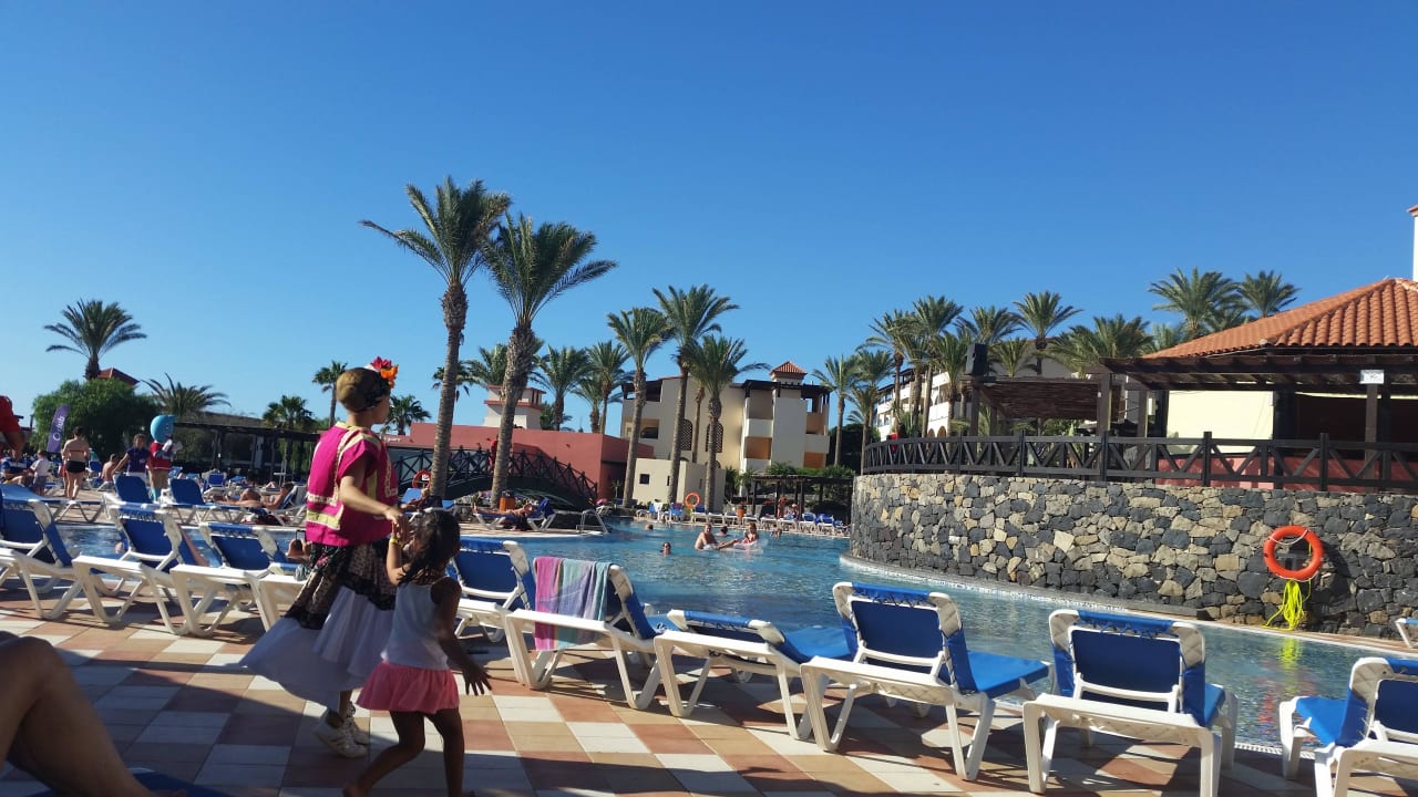 Oberer Poolbereich mit span.und engl. Animation Occidental Jandía Mar