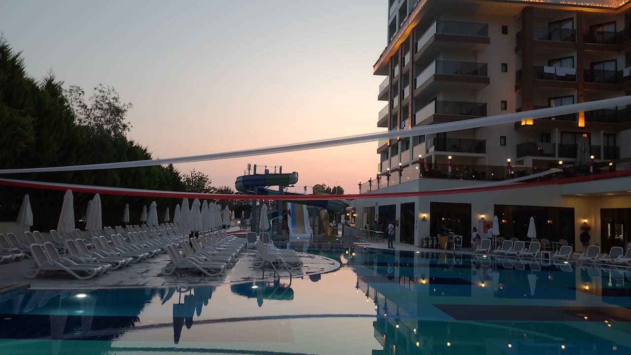 Pool Glamour Resort & Spa