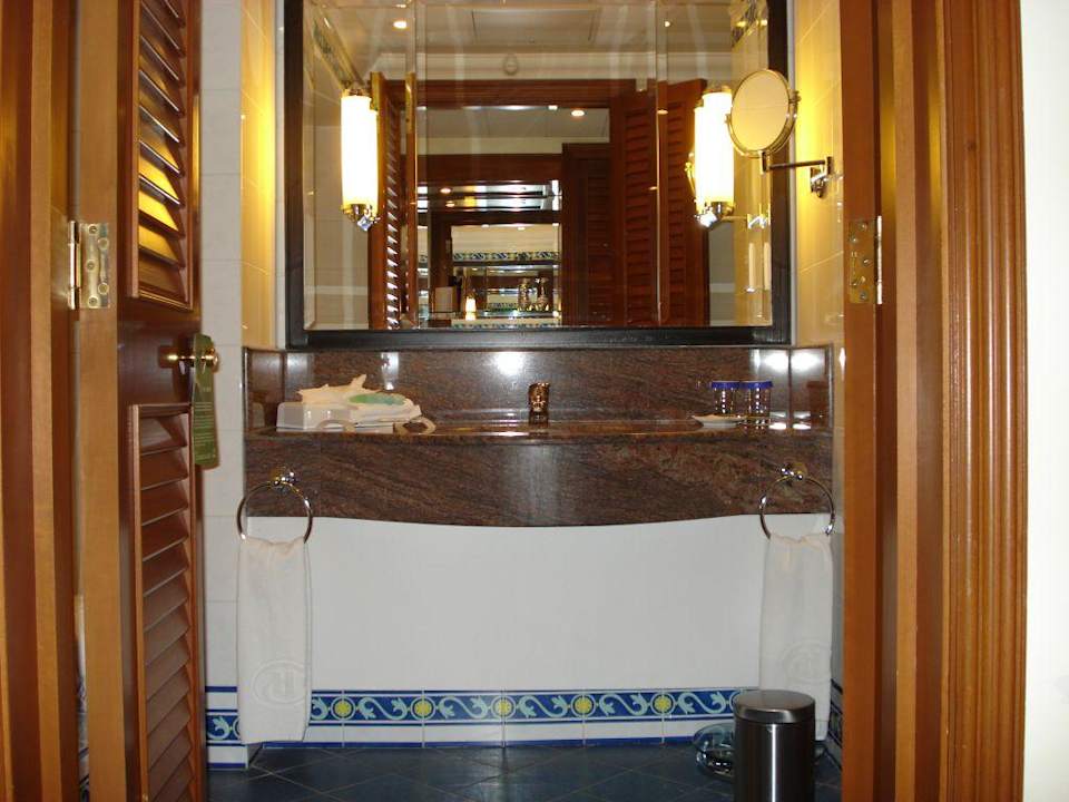 Blick ins Badezimmer Hilton Malta