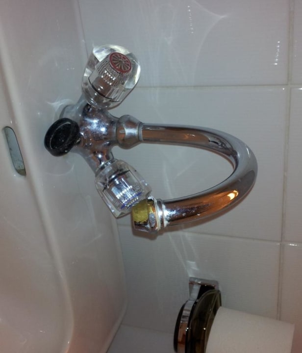 Korrrodierte Armaturen Hotel Komperdell