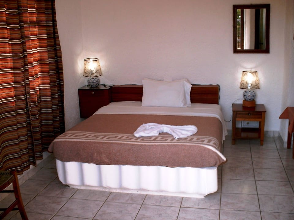 Single Room Hotel Summer Lodge