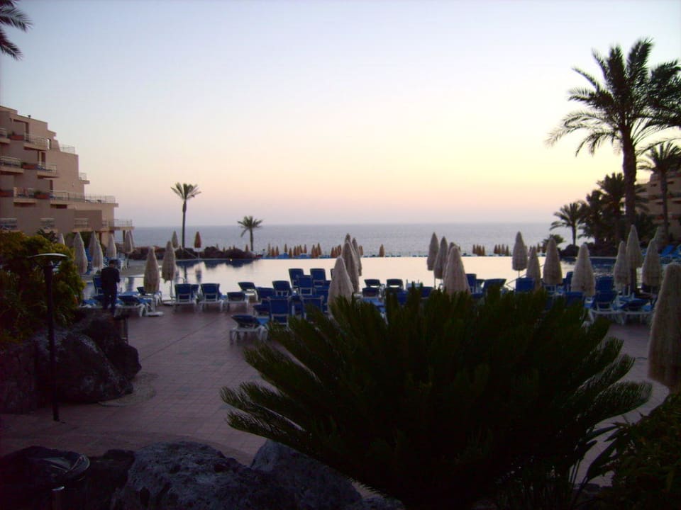 Poolanlage im Innenhof Hotel Riu Buenavista