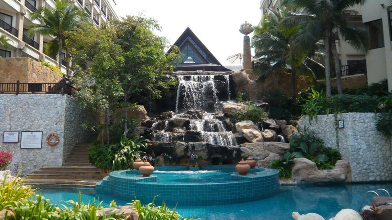 Blick auf den Wasserfall Garden Cliff Resort & Spa