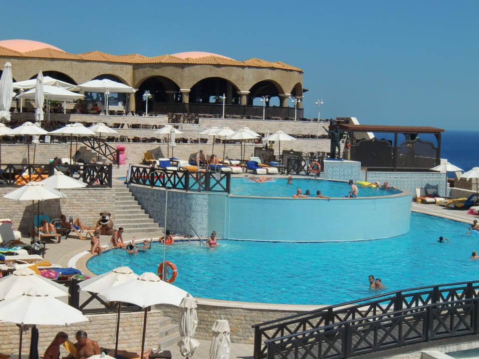 Main-Pool und Restaurant Hotel Kalithea Horizon Royal