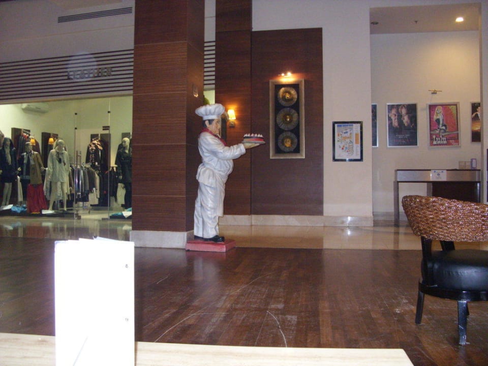 In der Lobby, Blick zur Patesserie Voyage Belek Golf & Spa
