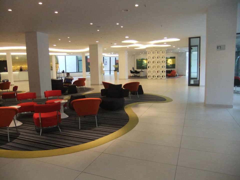 Teil der Lobby  Vienna House by Wyndham Andel's Berlin