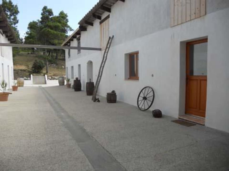 Cour entre les chambres Hotel Le Relais de la Cavayere