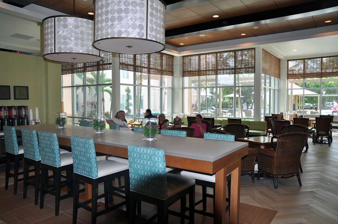 Frühstücksbereich Hotel Hampton Inn & Suites San Juan