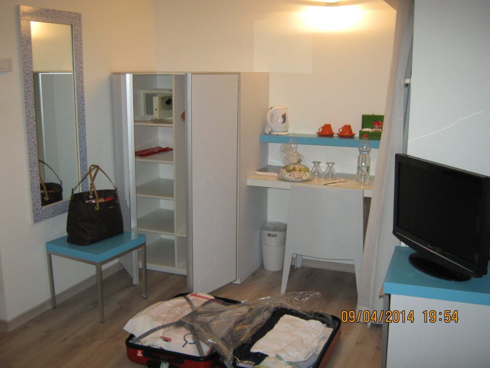 TV,Schrank,Schreibtisch Hotel Prima City