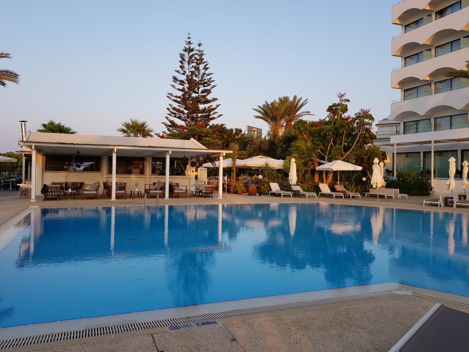 Pool Crystal Springs Beach Hotel