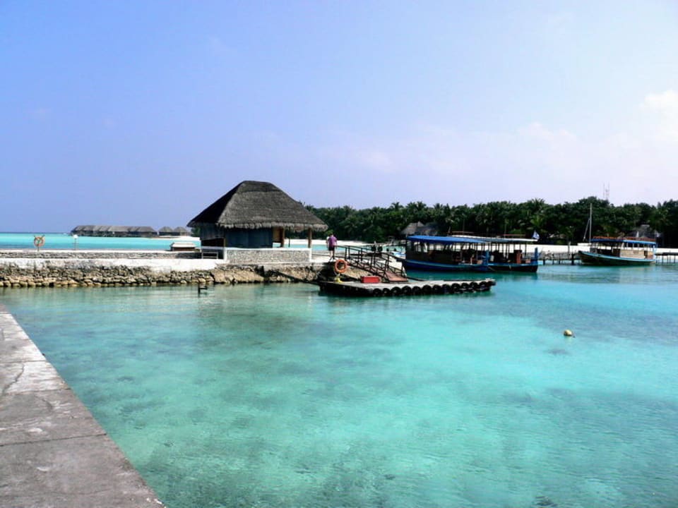 Blick auf den Steg Veligandu Maldives Resort Island