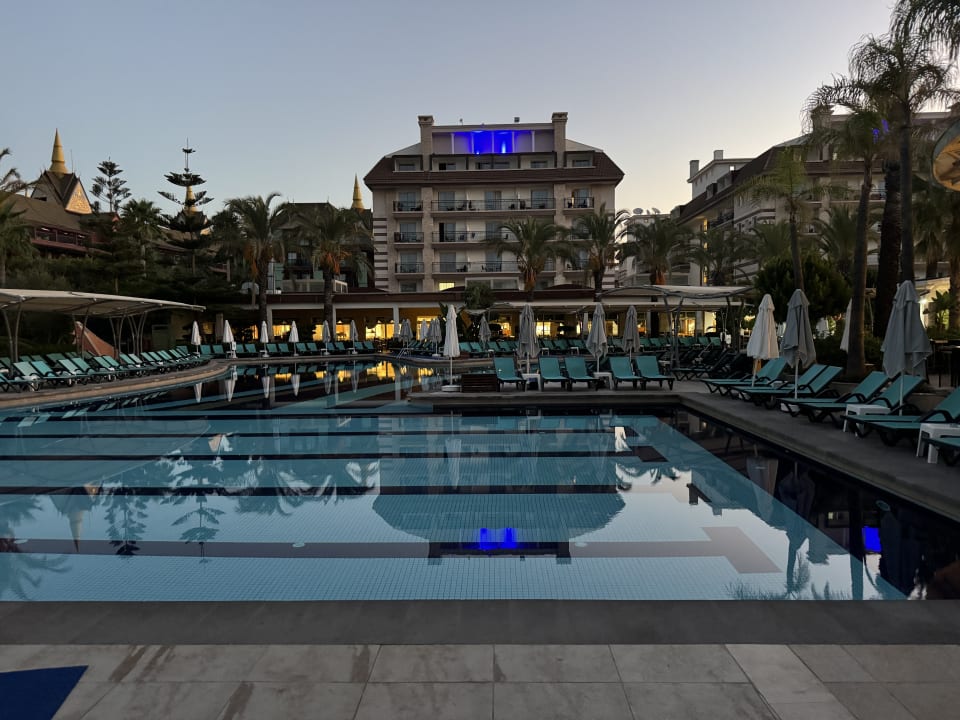 Pool Crystal Family Comfort Collection