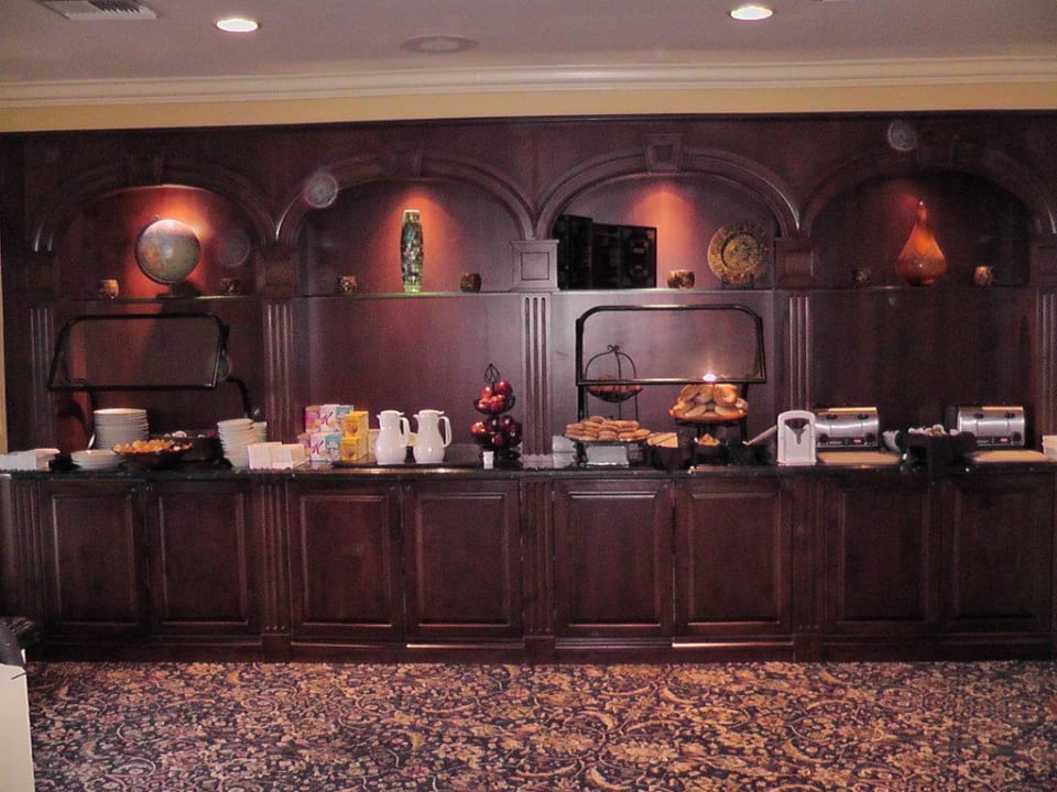 Frühstücksbuffet Hotel Inn at Pelican Bay