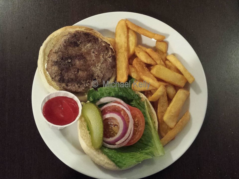 Burger & Chips in Bar ibis Styles London Excel