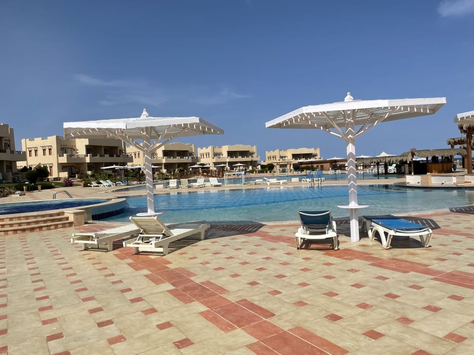 Pool Laguna Beach Marsa Resort