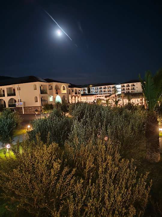 Außenansicht Akrathos Beach Hotel