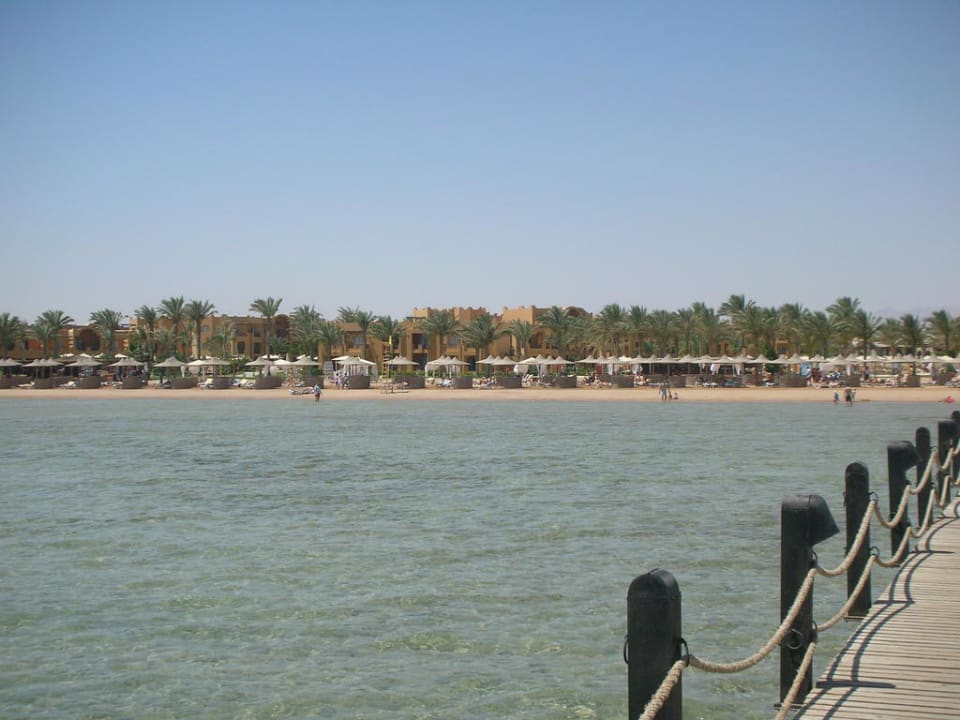 Blick vom Steg auf´s Hotel Stella Beach Resort & Spa Makadi Bay
