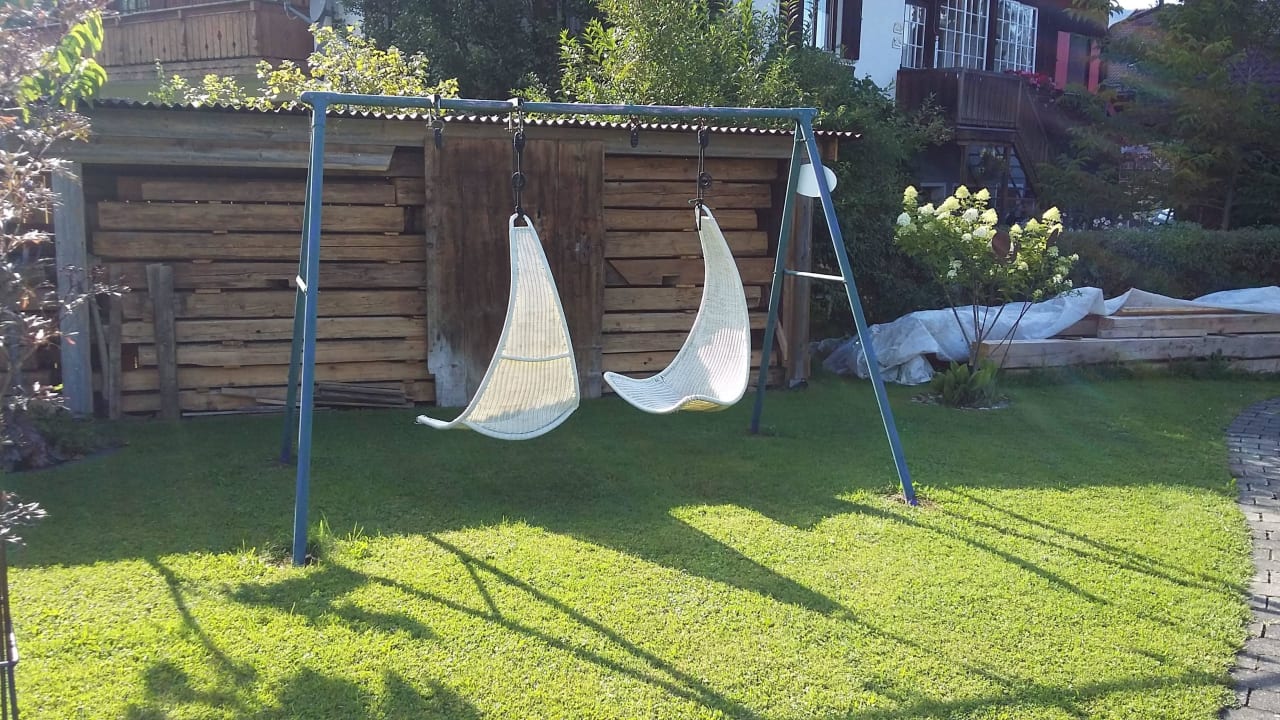 Relaxbereich im Garten Hotel Das Landhaus