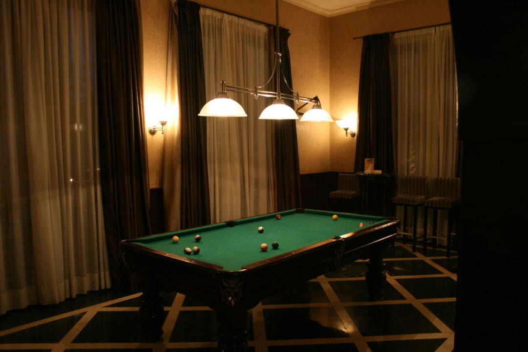 Schöne Atmosphäre beim Billardspielen Hotel JAZ Makadi Star & Spa