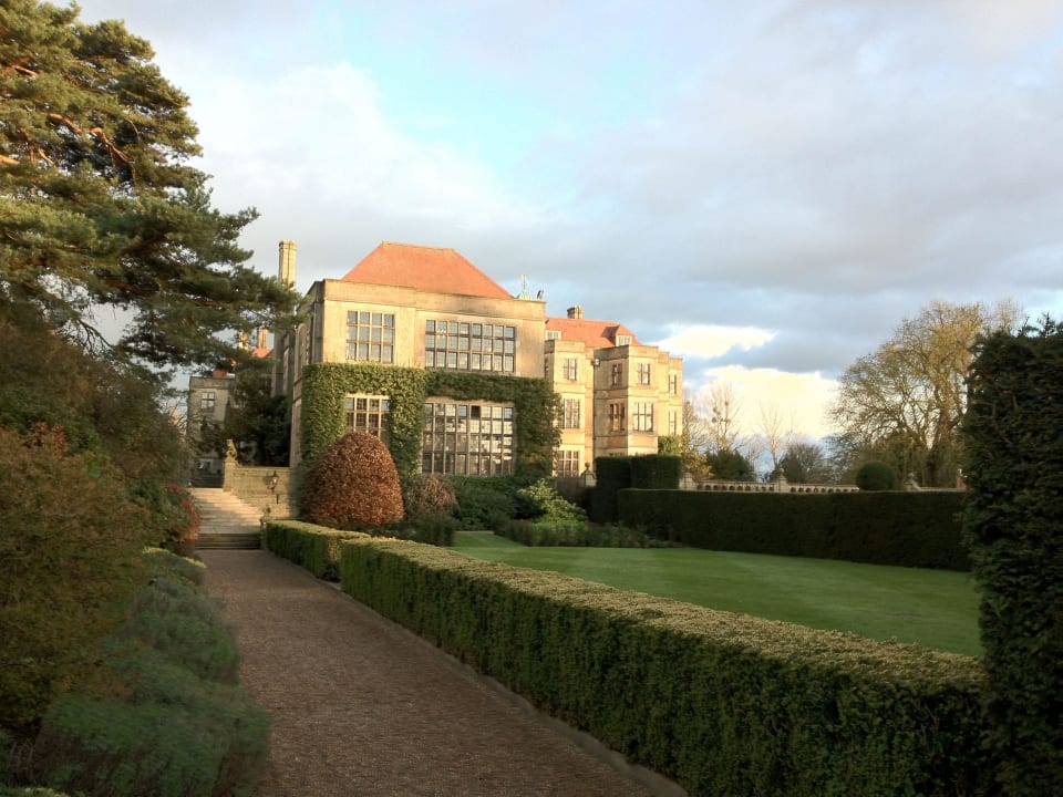 Außenansicht und Park Fanhams Hall Hotel