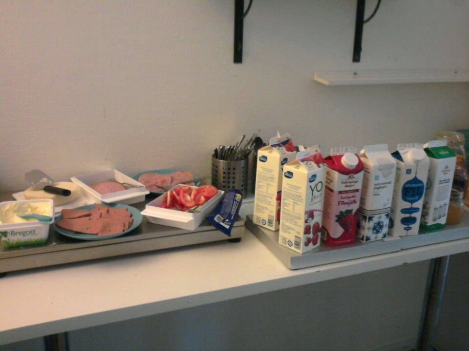 Das ganze "große" Frühstück. Hostel Snoozemore