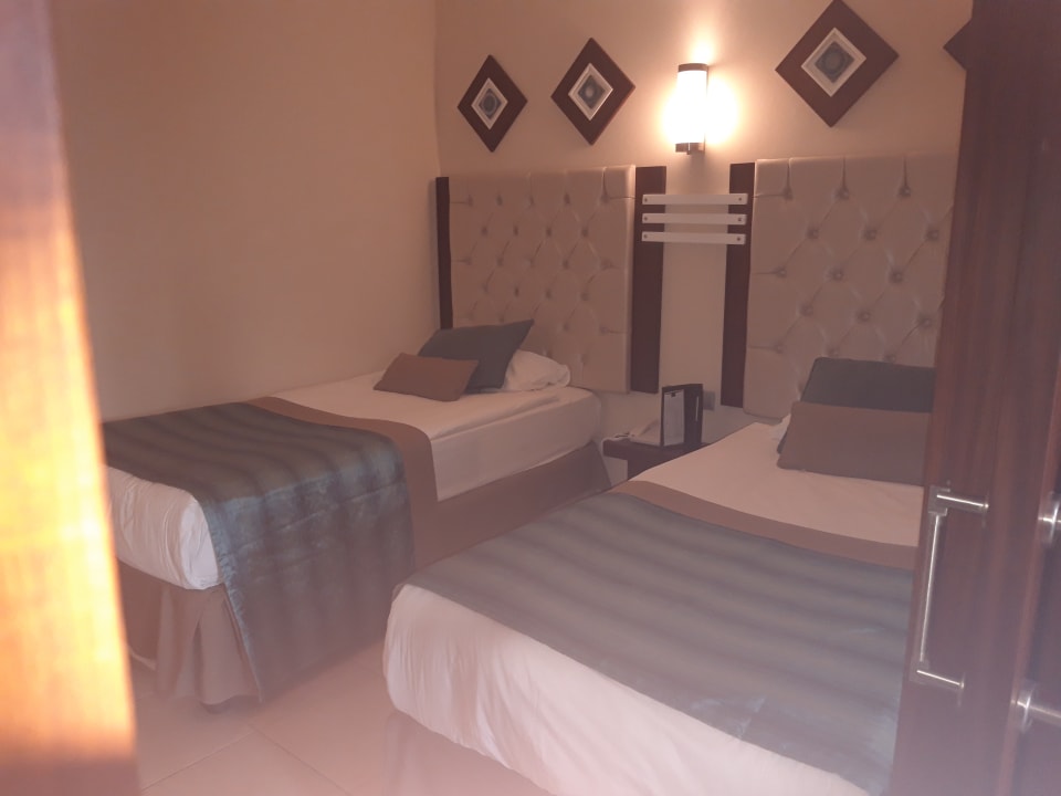 Zimmer Kamelya Aishen Club