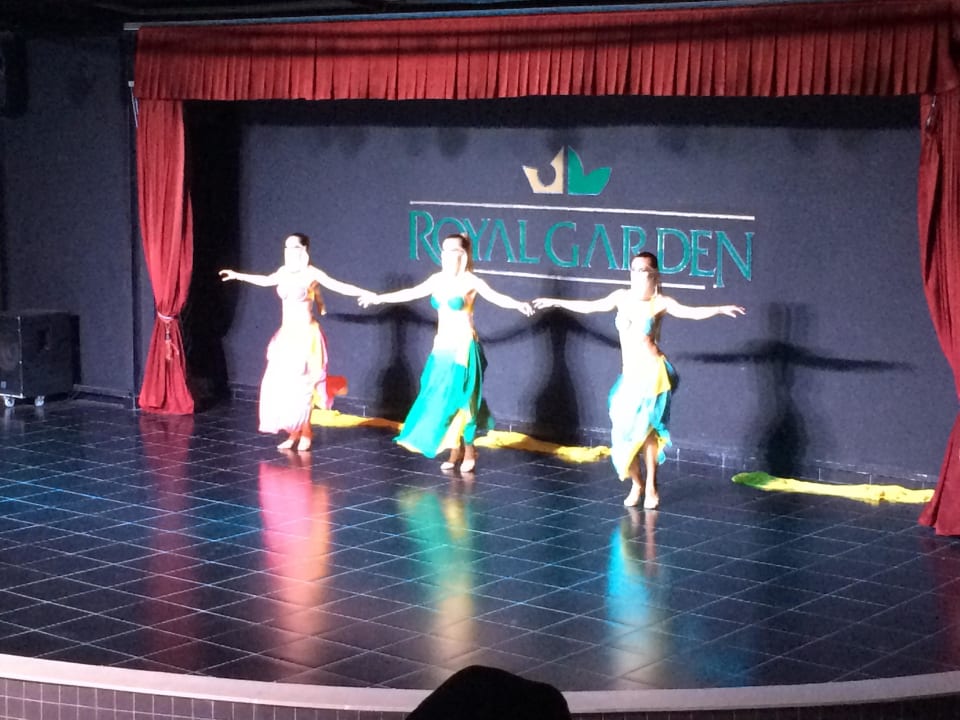Mezdeke Show Hotel Royal Garden Beach