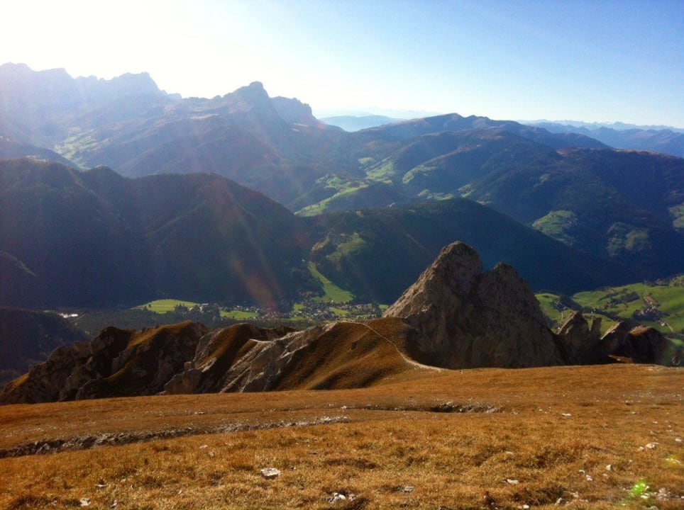 Von Piz da Peres auf Hotel Excelsior Excelsior Dolomites Life Resort