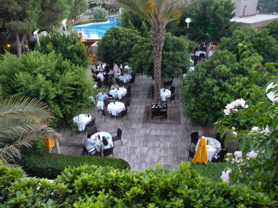 Abendessen im Freien  Gloria Golf Resort