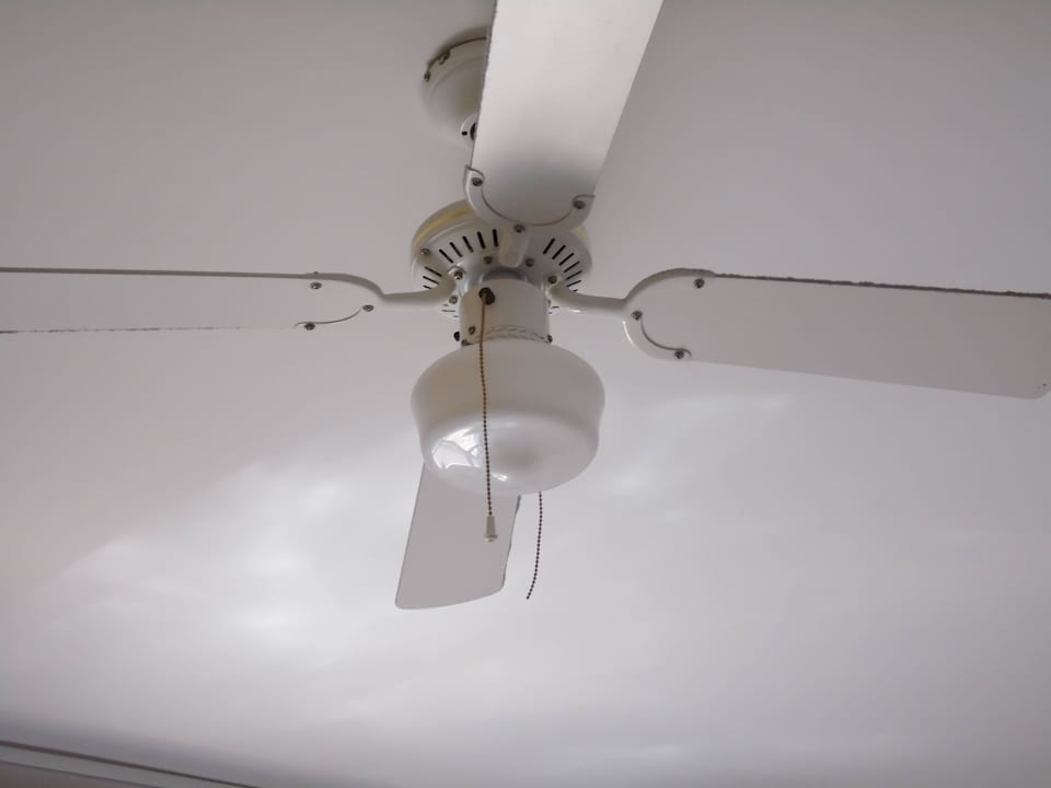 Verstaubter Deckenventilator Hotel Arabesco