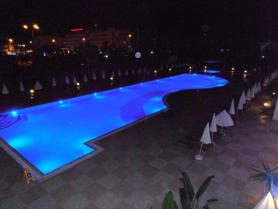 Pool bei Nacht Solivia Hotel