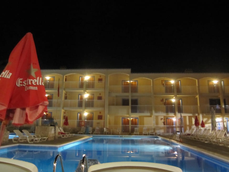 Anlage bei Nacht Hotel Vibra Cala Tarida