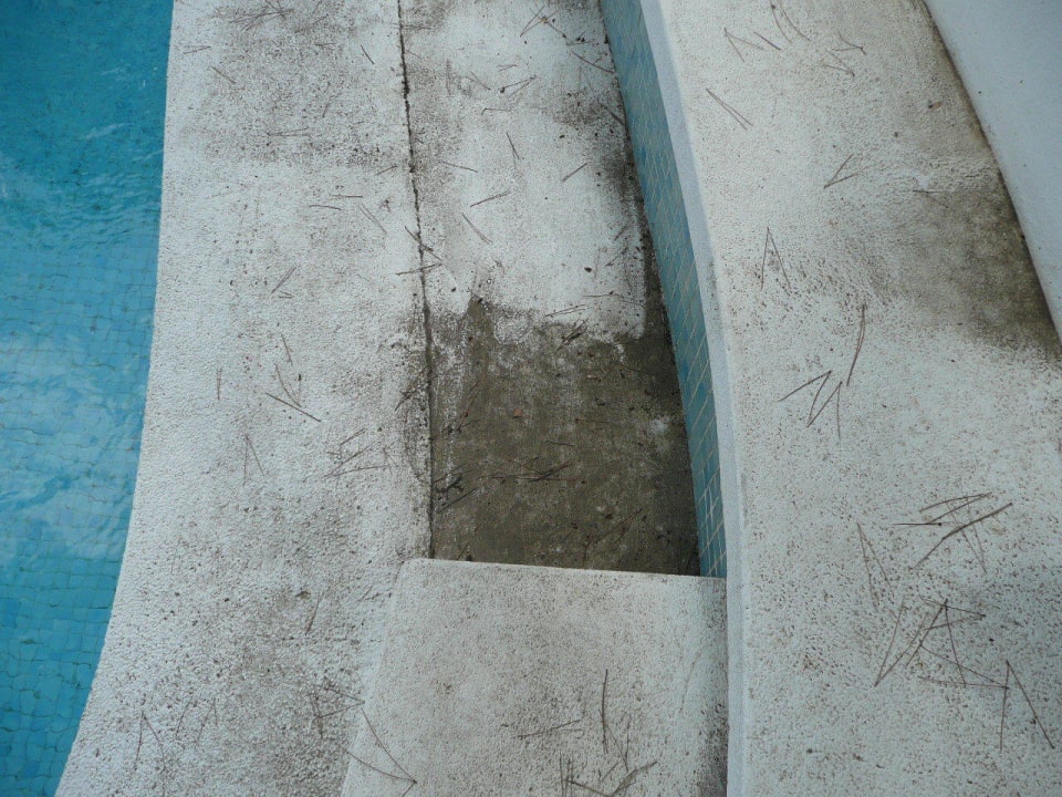 Verschmutzte Sitzfläche am Pool Gavimar Ariel Chico Club & Resort