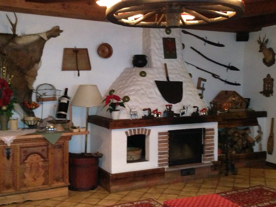 Der gemütliche Kamin Hotel Alpina