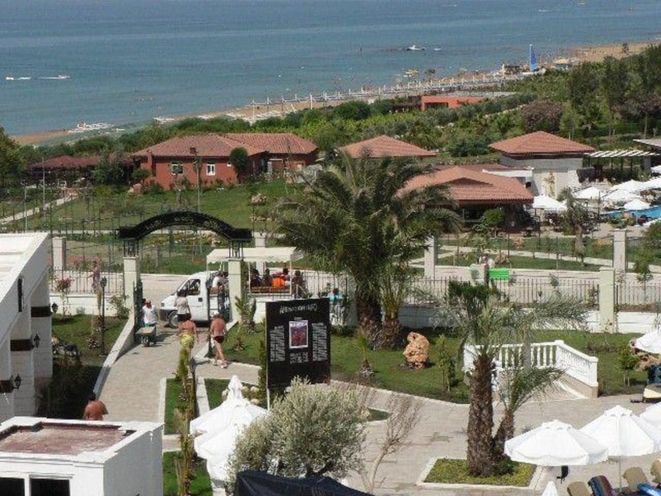 Alba Queen Seitenausgang zum Strand Alba Queen Hotel