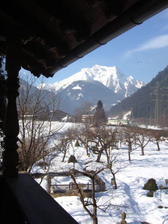 Blick zum Garten Neuhaus Zillertal Resort