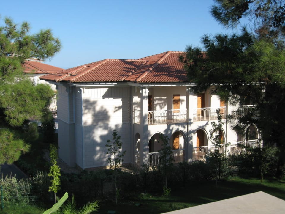 Blick auf einen anderen Wohnpavillon Güral Premier Tekirova