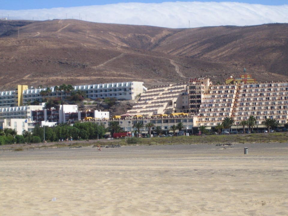 Blick vom Strand auf Jandia Servatur Alameda de Jandía
