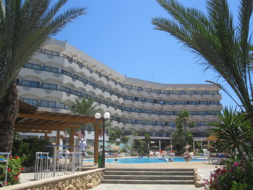 Blick von der Poolbar Crystal Springs Beach Hotel