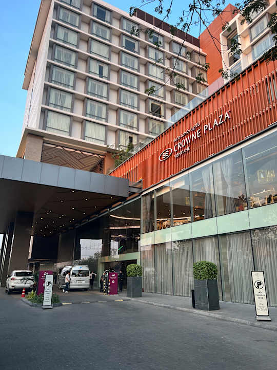 Außenansicht Crowne Plaza Vientiane