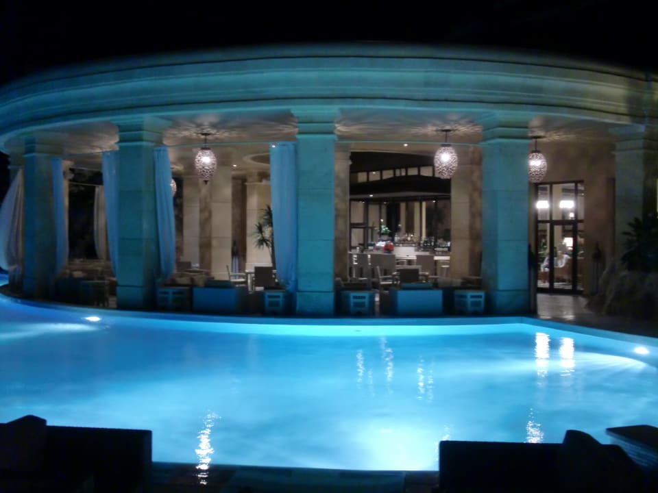 Blick auf die Poolbar Makadi Spa - Adults only