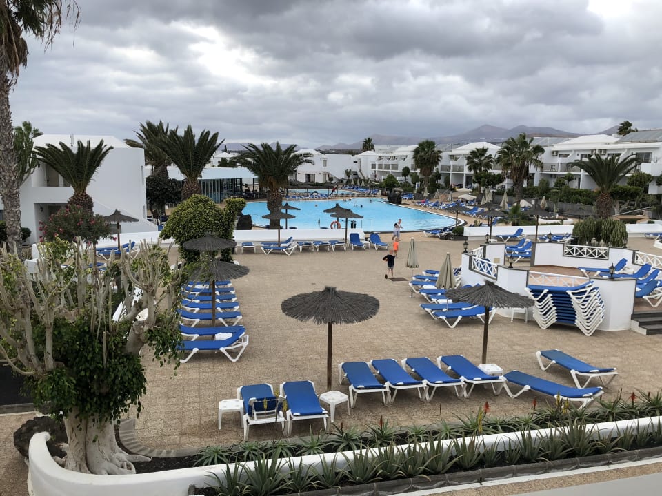 Die Hauptanlage auf der rechten Hotelseite. Hotel Floresta