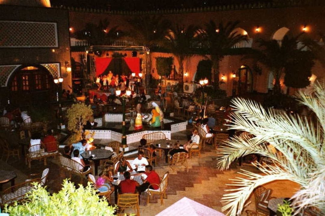 Hotel Fantasia 1001 Nacht - Kinderanimation auf der Bühne Pickalbatros Alf Leila Wa Leila Resort - Neverland Hurghada
