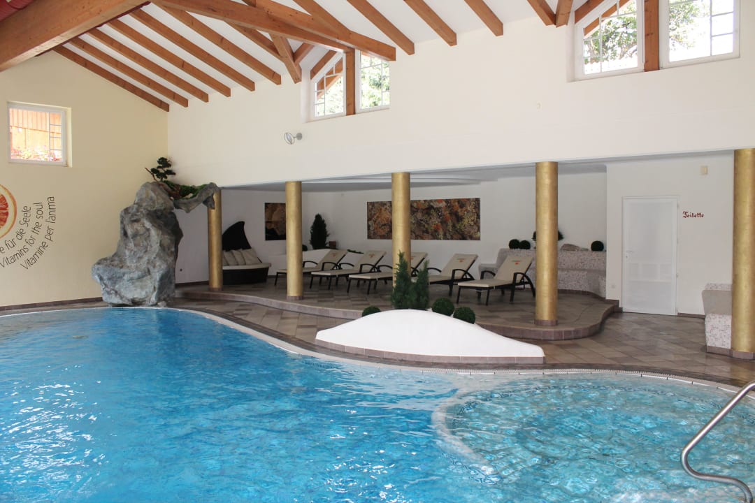 Hallenschwimmbad mit Whirlpool Kronhotel Leitgam