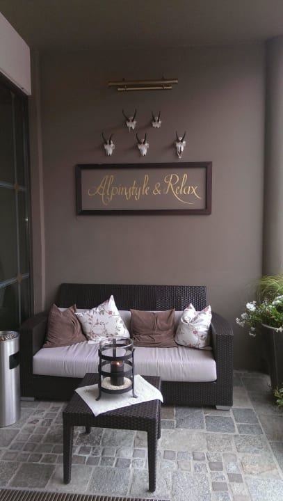 Durchgang zum Chalet Hotel Chalet Mirabell