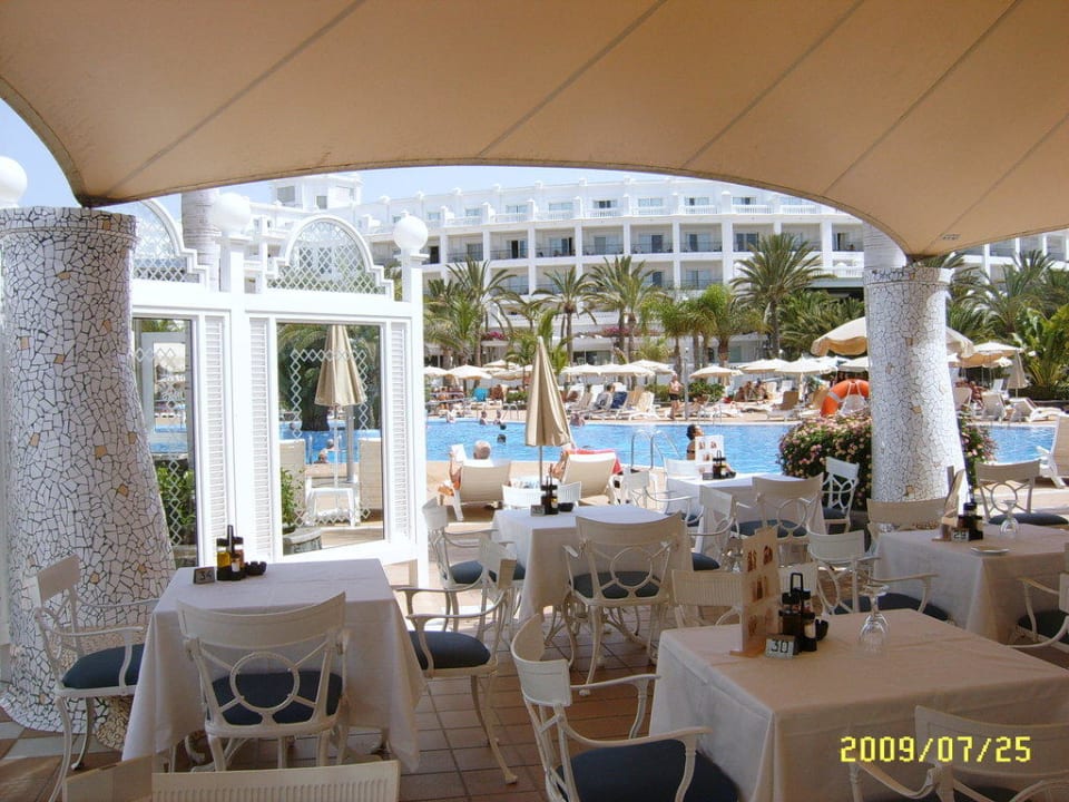 Ausblick zum Pool Hotel Riu Palace Maspalomas Adults Only