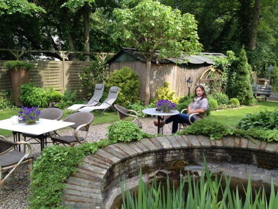 Garten mit Teich Anno 1900 Hotel Babelsberg
