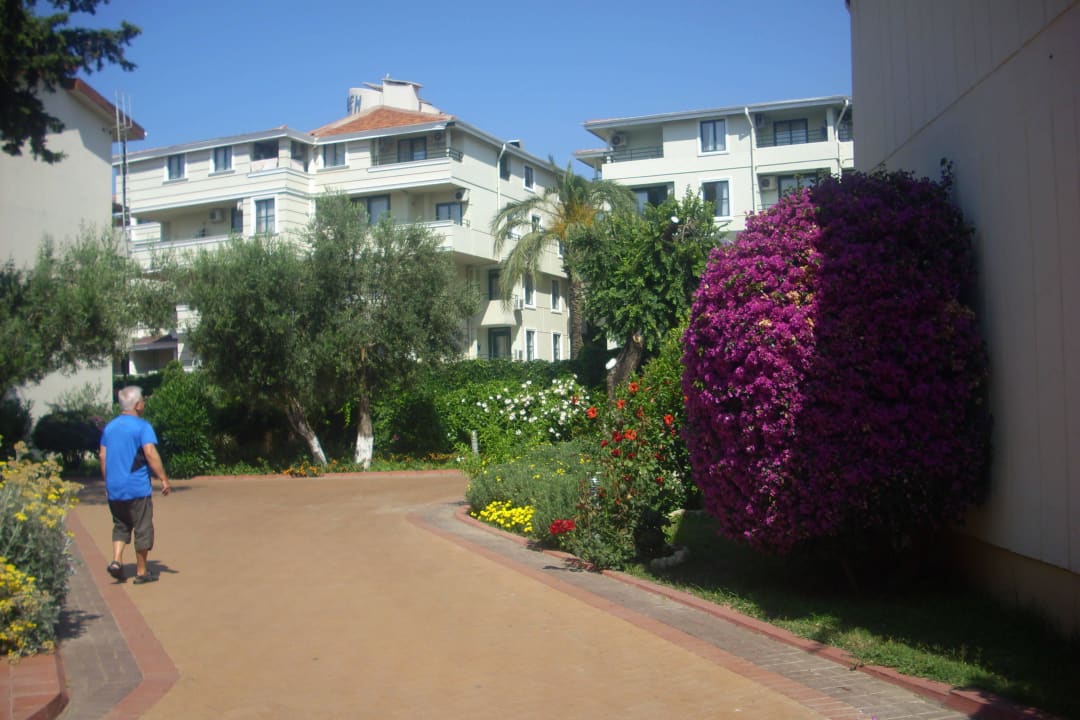 Weg zu Meer Horus Paradise Luxury Resort & Club