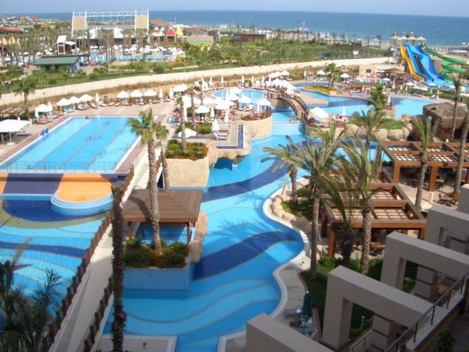 Blick vom Balkon zum Pool Fame Residence Lara & Spa